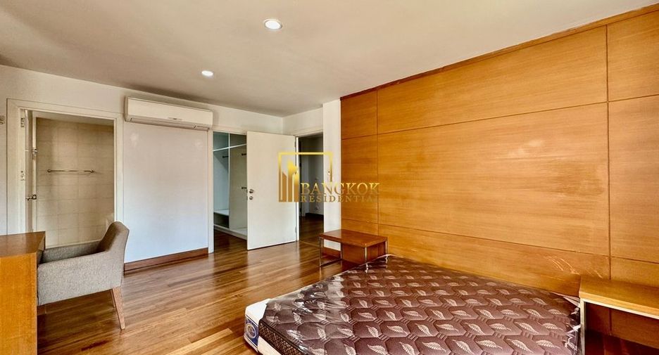 Haus zur Miete mit 4 Zimmer in Watthana, Bangkok