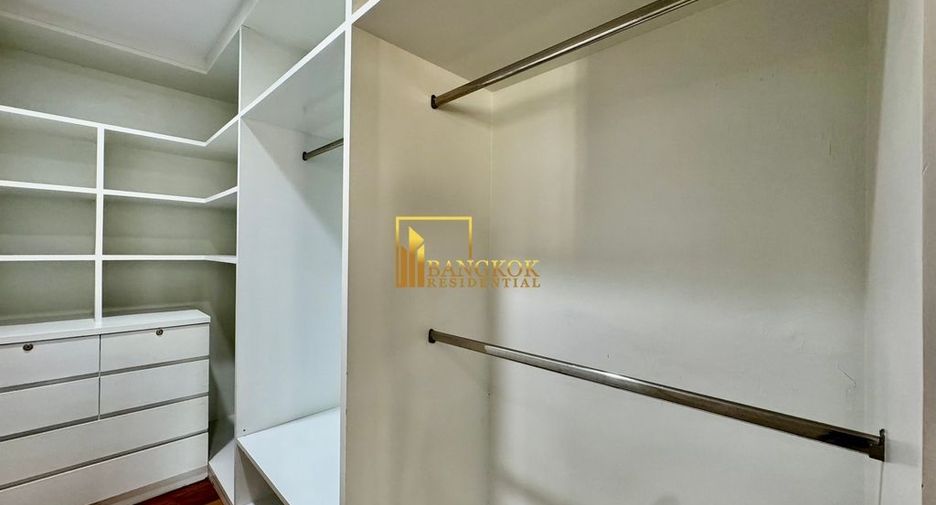 Haus zur Miete mit 4 Zimmer in Watthana, Bangkok