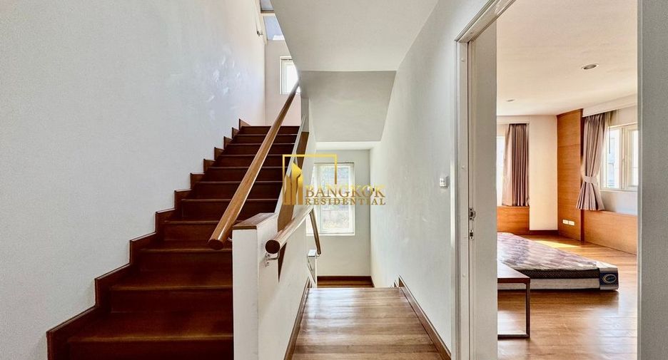 Haus zur Miete mit 4 Zimmer in Watthana, Bangkok