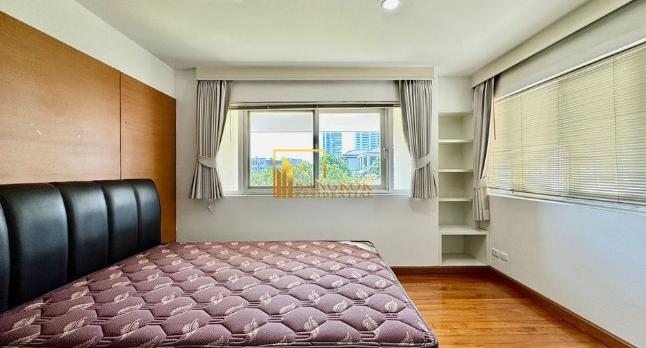Haus zur Miete mit 4 Zimmer in Watthana, Bangkok
