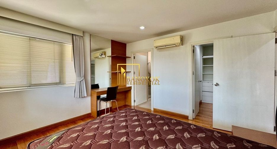 Haus zur Miete mit 4 Zimmer in Watthana, Bangkok