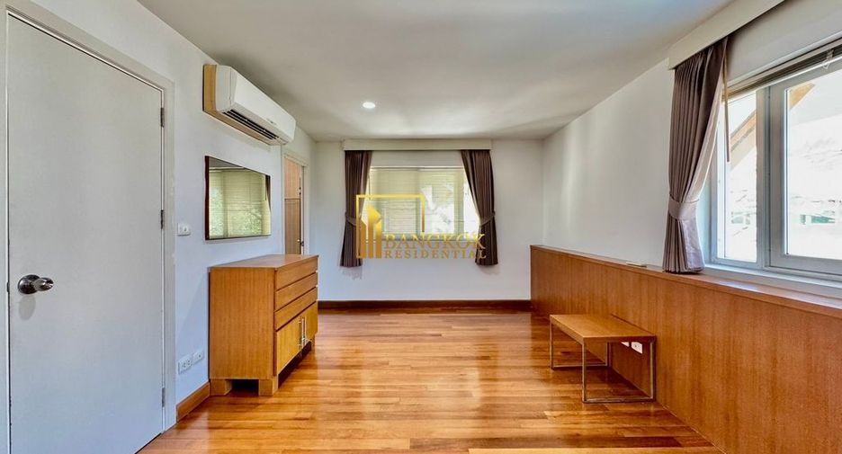 Haus zur Miete mit 4 Zimmer in Watthana, Bangkok