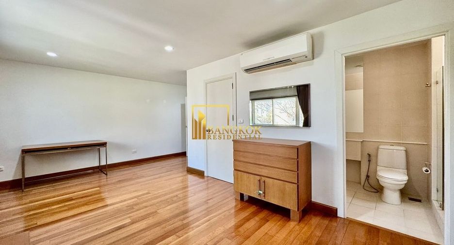 Haus zur Miete mit 4 Zimmer in Watthana, Bangkok