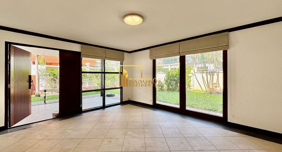 For rent 3 bedrooms house in Watthana, Bangkok