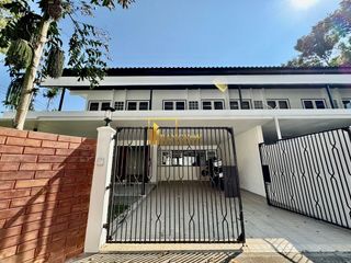 For rent 3 bedrooms house in Watthana, Bangkok