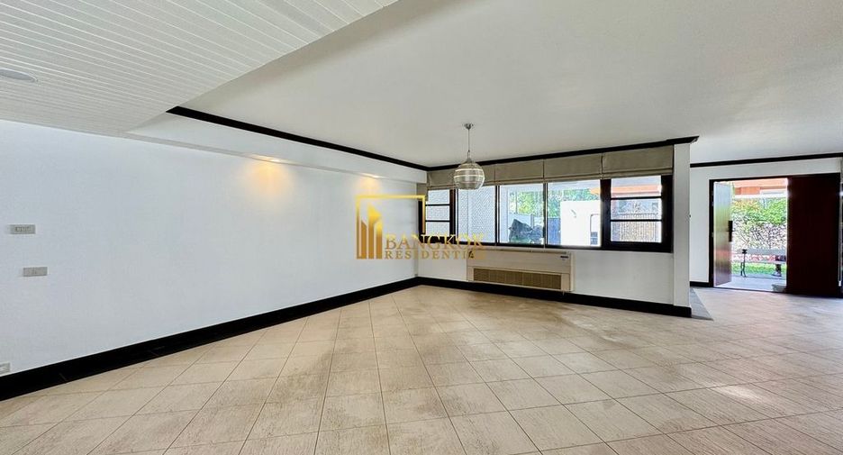 For rent 3 bedrooms house in Watthana, Bangkok