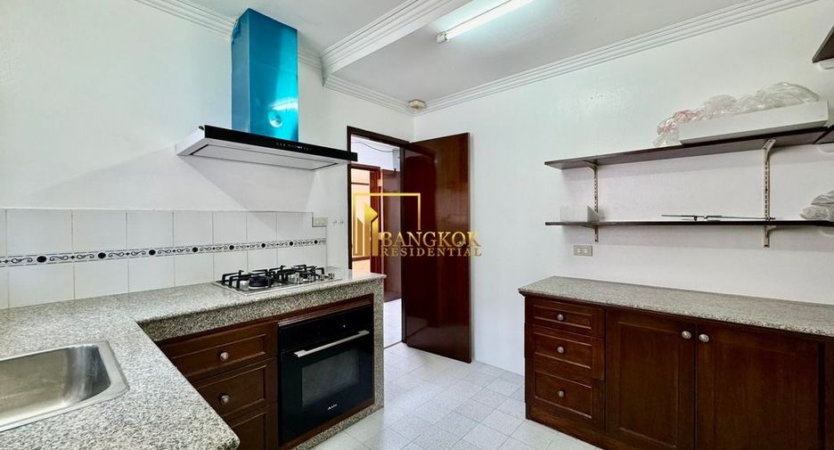 For rent 3 bedrooms house in Watthana, Bangkok