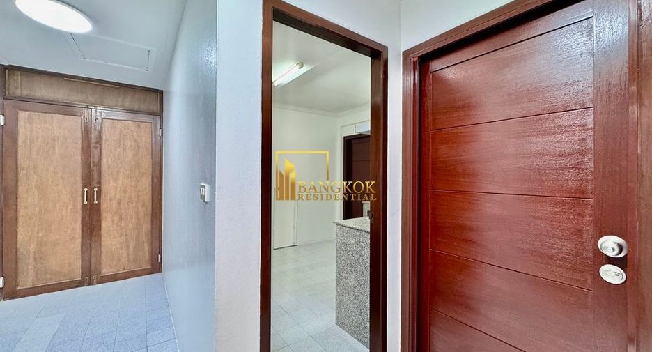 For rent 3 bedrooms house in Watthana, Bangkok