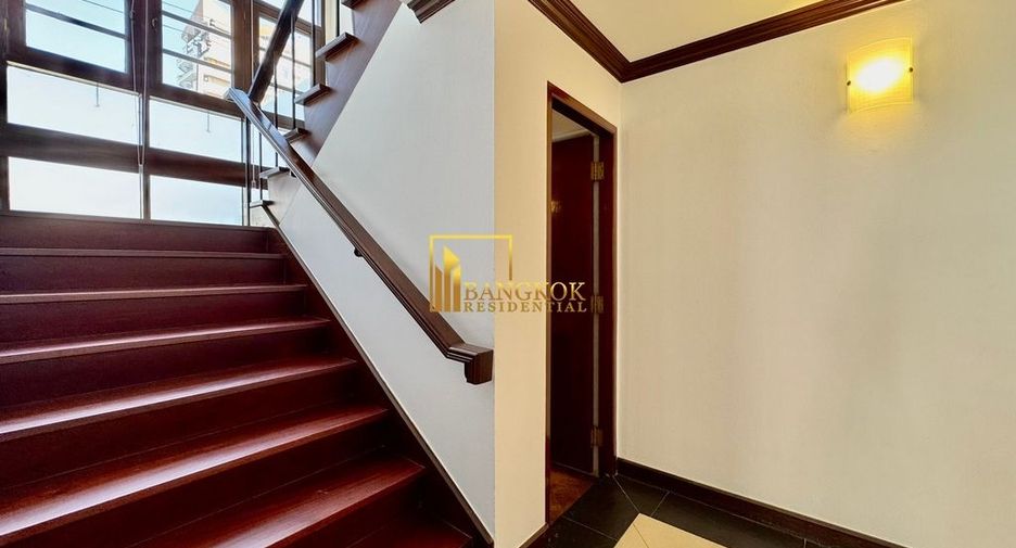 For rent 3 bedrooms house in Watthana, Bangkok