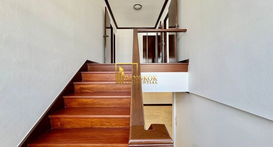 For rent 3 bedrooms house in Watthana, Bangkok