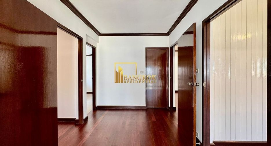 For rent 3 bedrooms house in Watthana, Bangkok