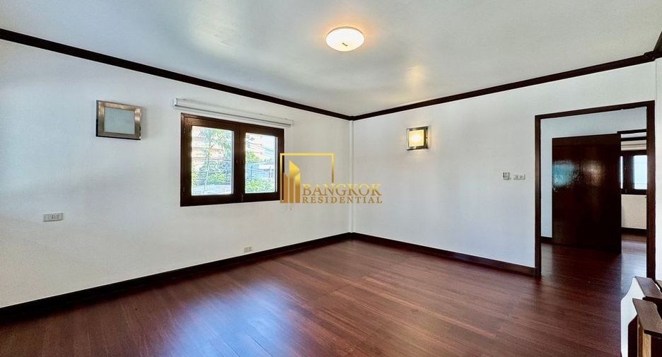 For rent 3 bedrooms house in Watthana, Bangkok