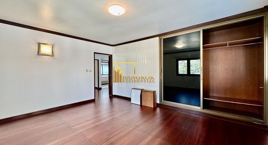 For rent 3 bedrooms house in Watthana, Bangkok