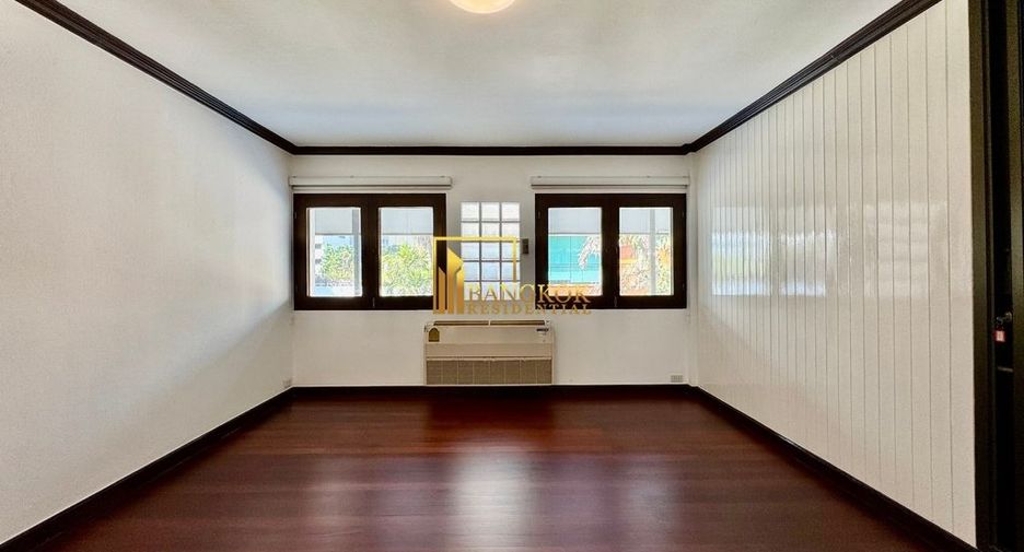 For rent 3 bedrooms house in Watthana, Bangkok