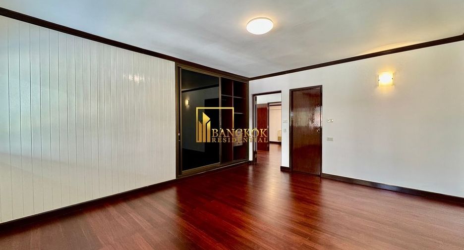 For rent 3 bedrooms house in Watthana, Bangkok