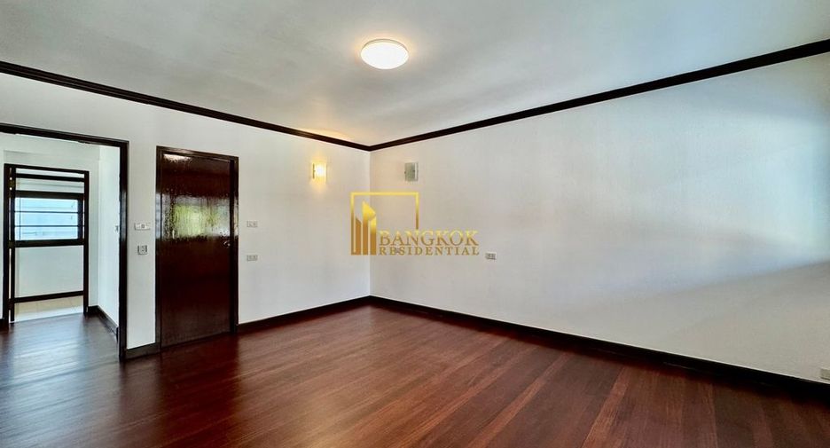 For rent 3 bedrooms house in Watthana, Bangkok