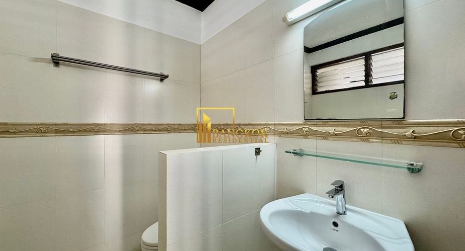 For rent 3 bedrooms house in Watthana, Bangkok