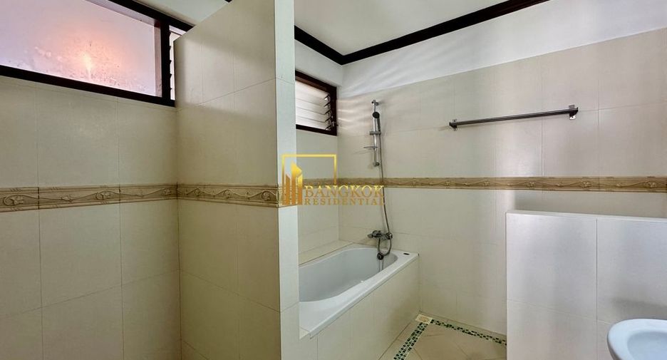 For rent 3 bedrooms house in Watthana, Bangkok