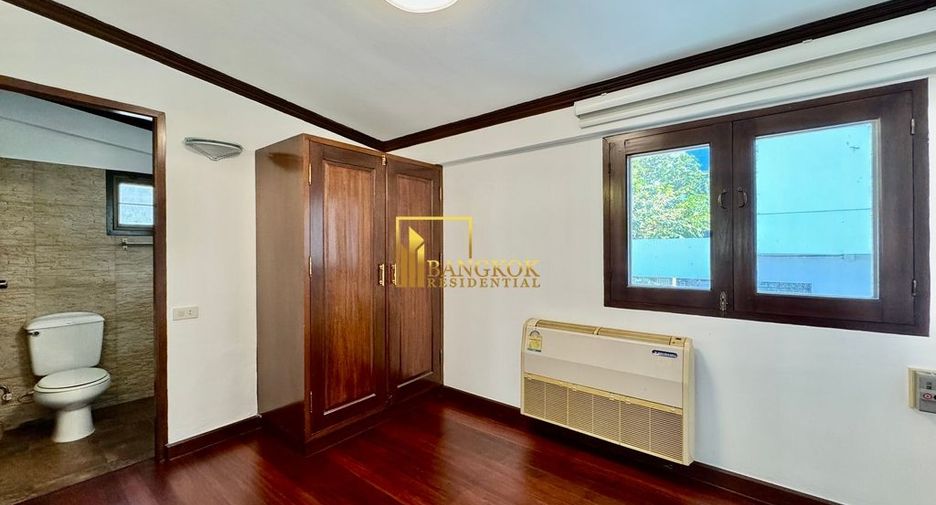 For rent 3 bedrooms house in Watthana, Bangkok