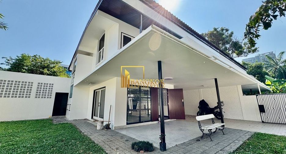 For rent 3 bedrooms house in Watthana, Bangkok