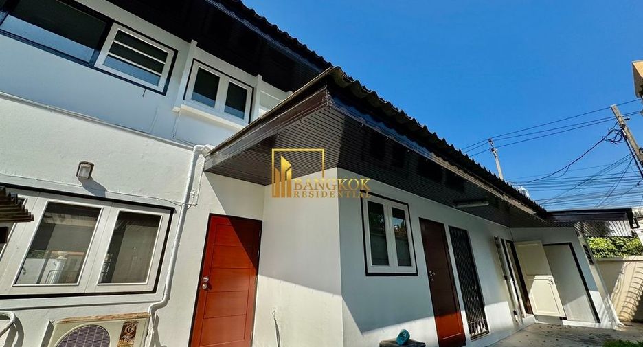 For rent 3 bedrooms house in Watthana, Bangkok