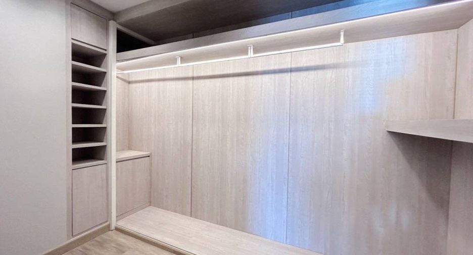 For sale 4 bedrooms condo in Khlong Toei, Bangkok