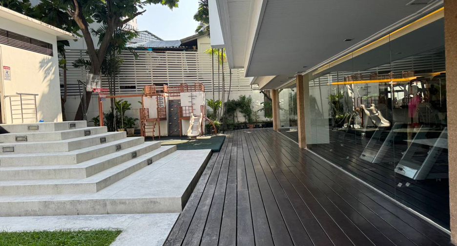 For sale 4 bedrooms condo in Khlong Toei, Bangkok