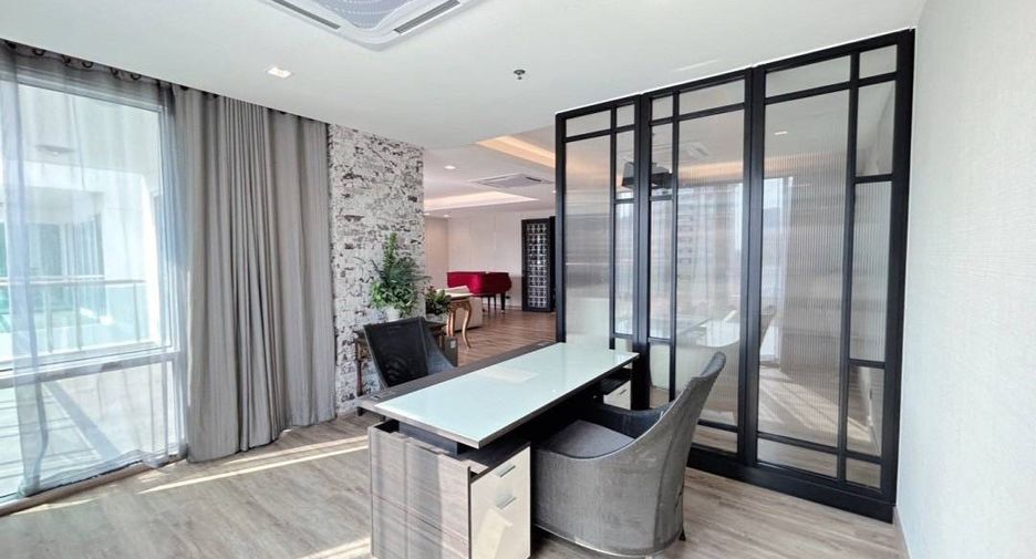For sale 4 bedrooms condo in Khlong Toei, Bangkok