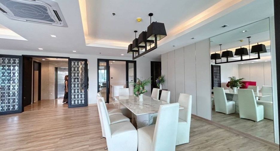 For sale 4 bedrooms condo in Khlong Toei, Bangkok