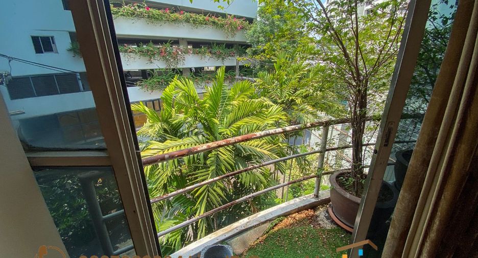 For sale 4 bedrooms retail Space in Watthana, Bangkok