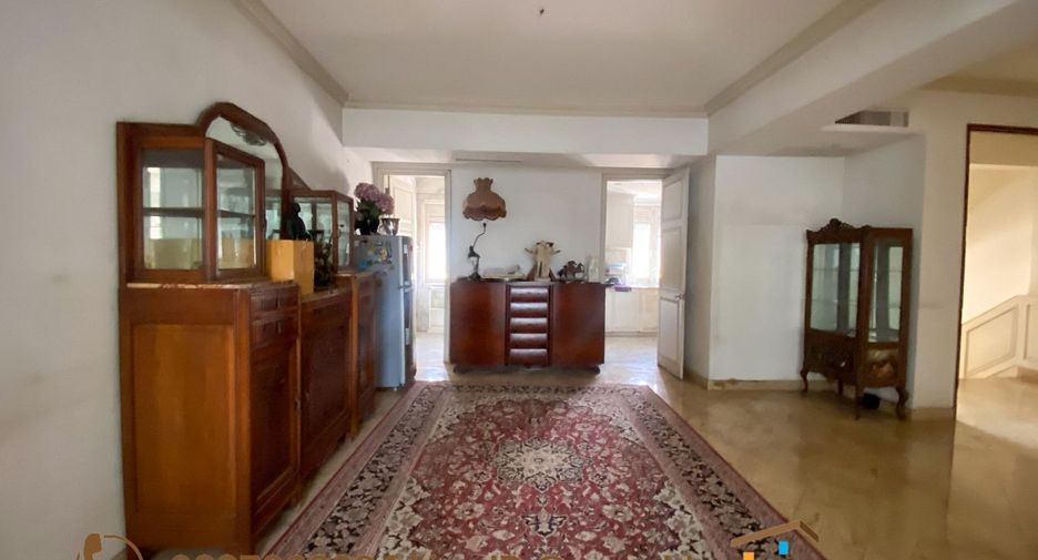 For sale 4 bedrooms retail Space in Watthana, Bangkok