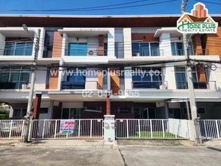 Reihenhaus zum Kauf mit Studio in Saphan Sung, Bangkok