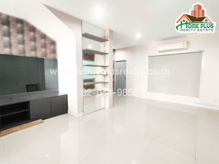 Reihenhaus zum Kauf mit Studio in Saphan Sung, Bangkok