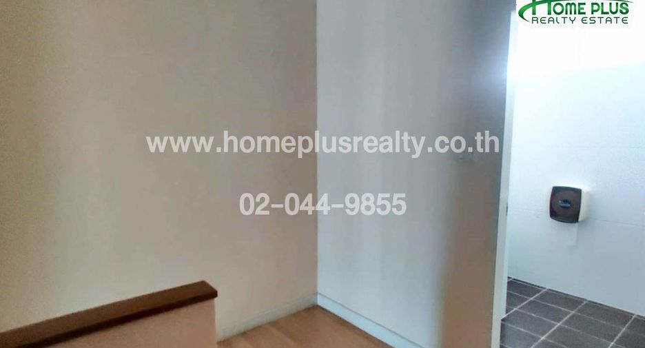 Reihenhaus zum Kauf mit Studio in Saphan Sung, Bangkok