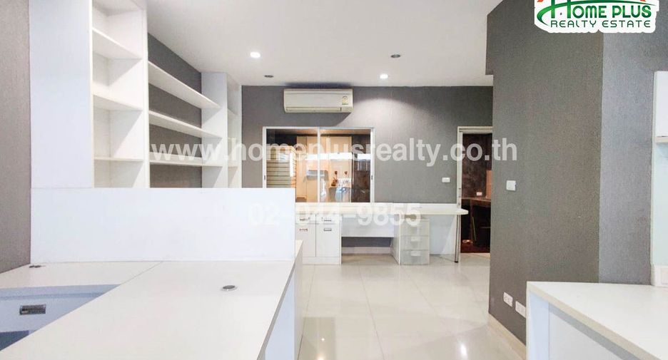 Reihenhaus zum Kauf mit Studio in Saphan Sung, Bangkok