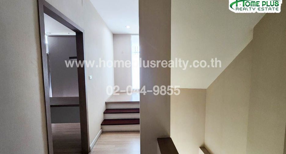 Reihenhaus zum Kauf mit Studio in Saphan Sung, Bangkok