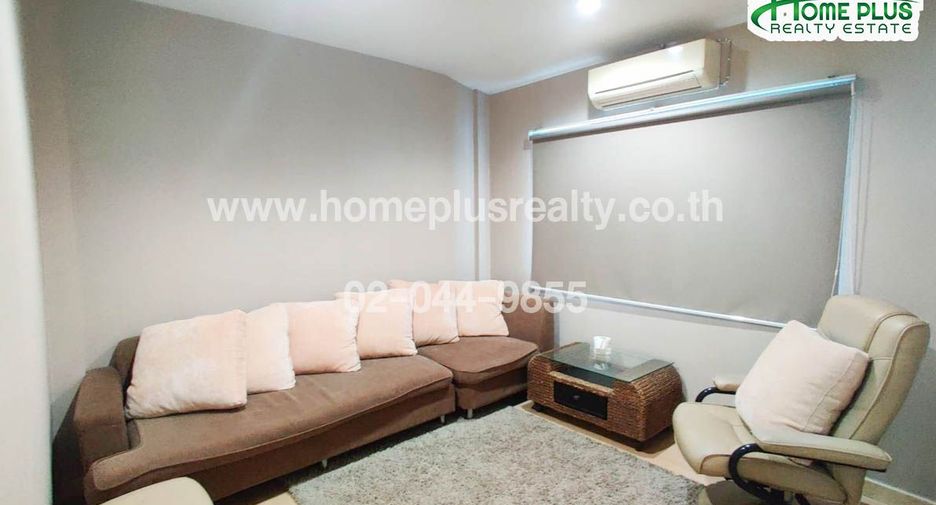Reihenhaus zum Kauf mit Studio in Saphan Sung, Bangkok