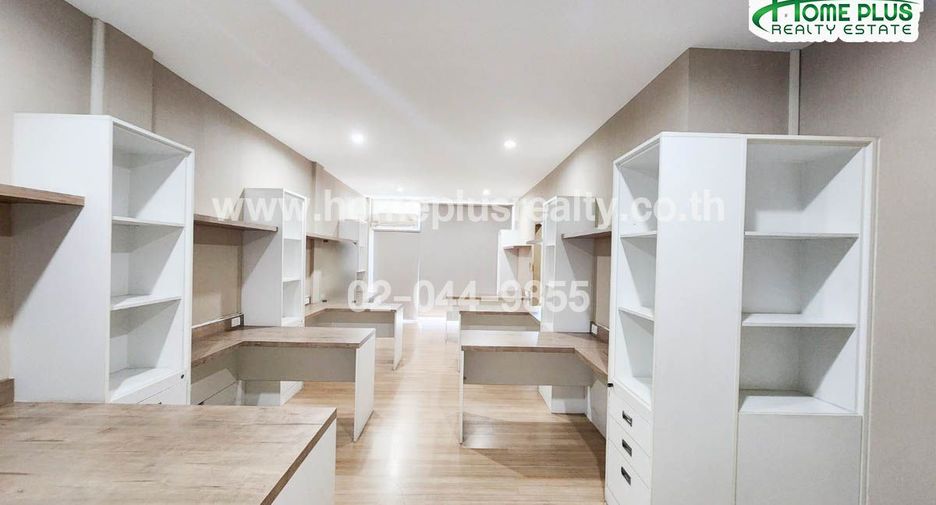 Reihenhaus zum Kauf mit Studio in Saphan Sung, Bangkok