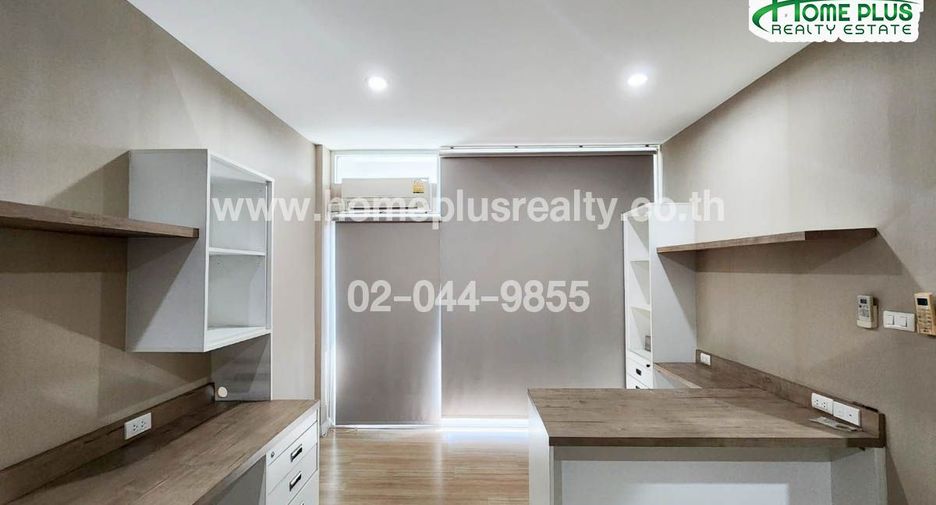 Reihenhaus zum Kauf mit Studio in Saphan Sung, Bangkok