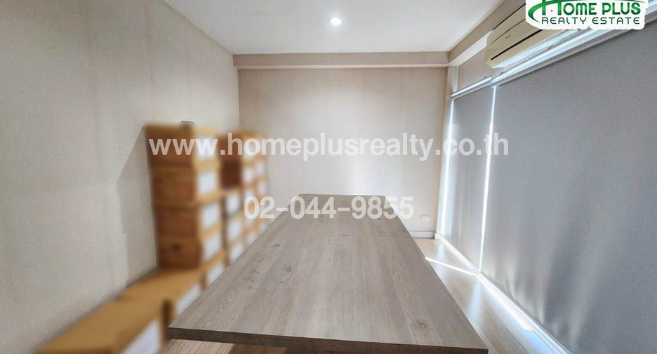 Reihenhaus zum Kauf mit Studio in Saphan Sung, Bangkok