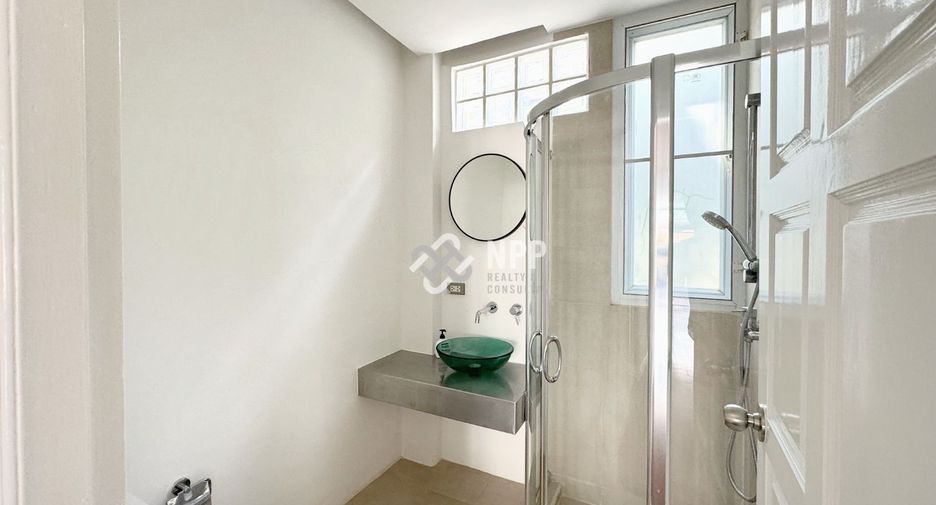 Haus zur Miete mit 3 Zimmer in Watthana, Bangkok