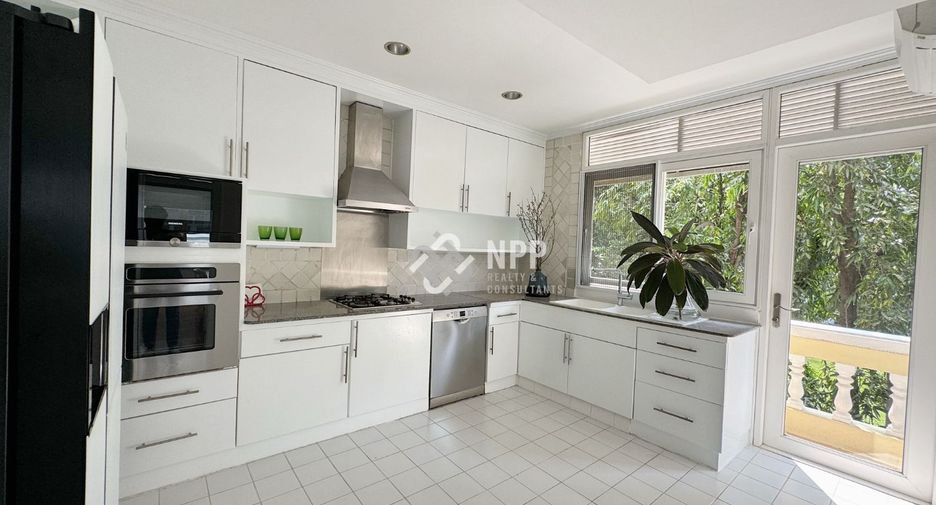 Haus zur Miete mit 3 Zimmer in Watthana, Bangkok