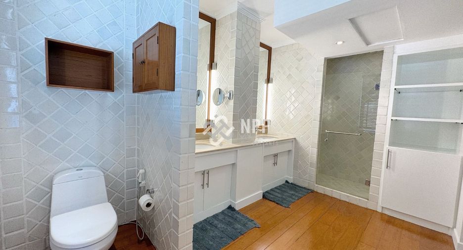 Haus zur Miete mit 3 Zimmer in Watthana, Bangkok