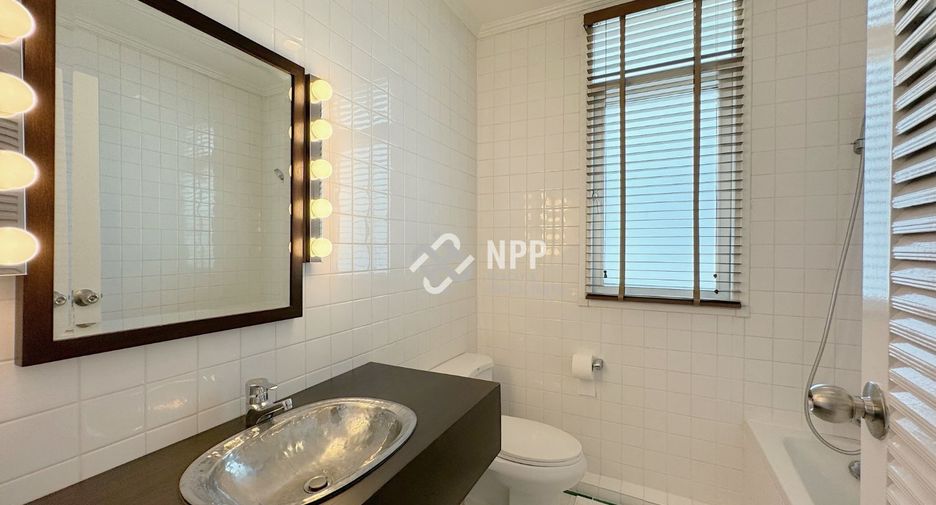 Haus zur Miete mit 3 Zimmer in Watthana, Bangkok