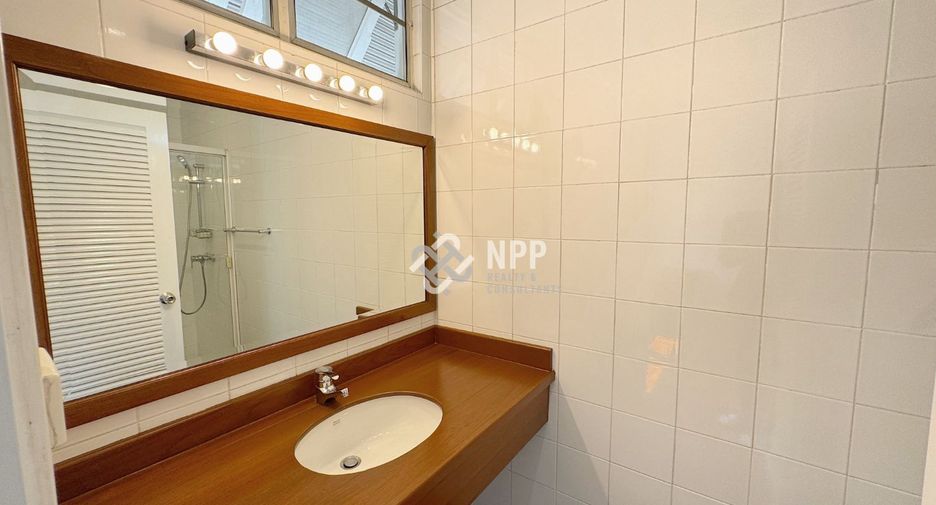 Haus zur Miete mit 3 Zimmer in Watthana, Bangkok
