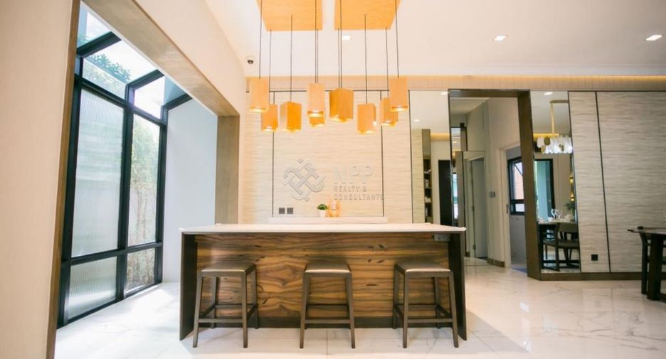 Haus zur Miete mit 8 Zimmer in Wang Thonglang, Bangkok