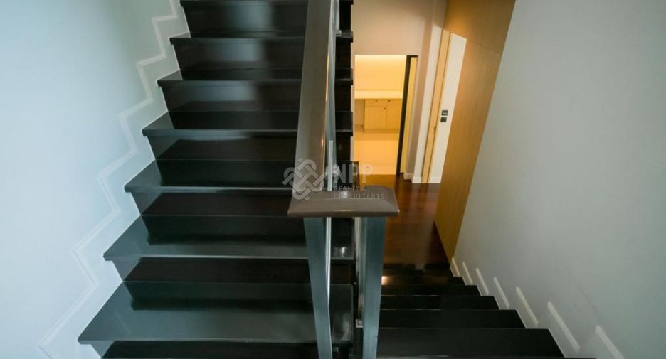 Haus zur Miete mit 8 Zimmer in Wang Thonglang, Bangkok