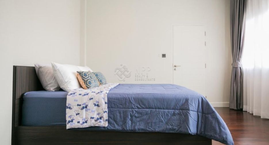 Haus zur Miete mit 8 Zimmer in Wang Thonglang, Bangkok