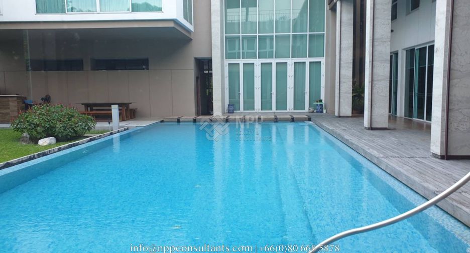 For sale 4 bedrooms house in Suan Luang, Bangkok