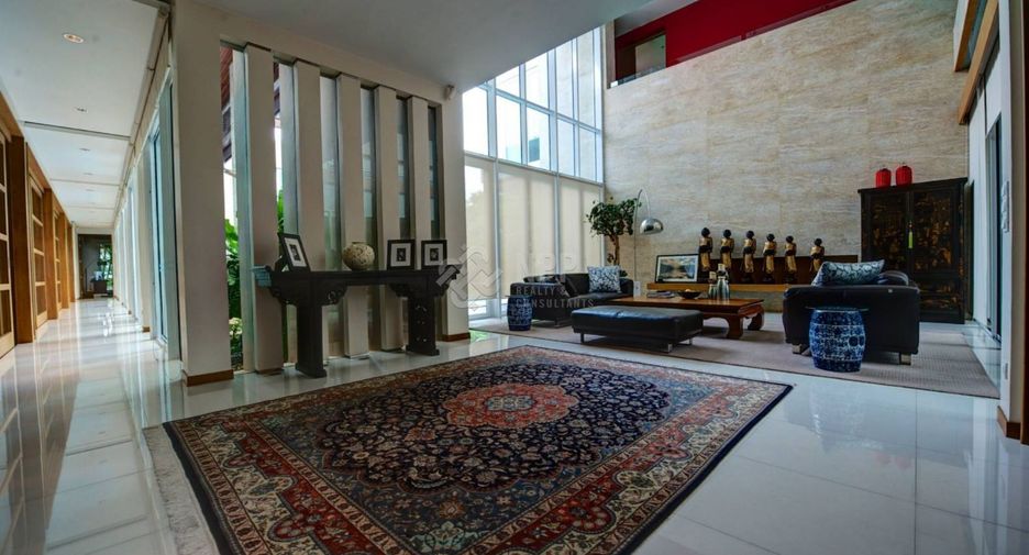For sale 4 bedrooms house in Suan Luang, Bangkok